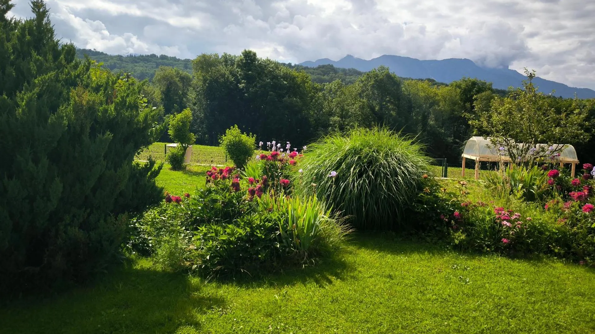 Domaine Les Trois Biches Panzió Groisy Franciaország