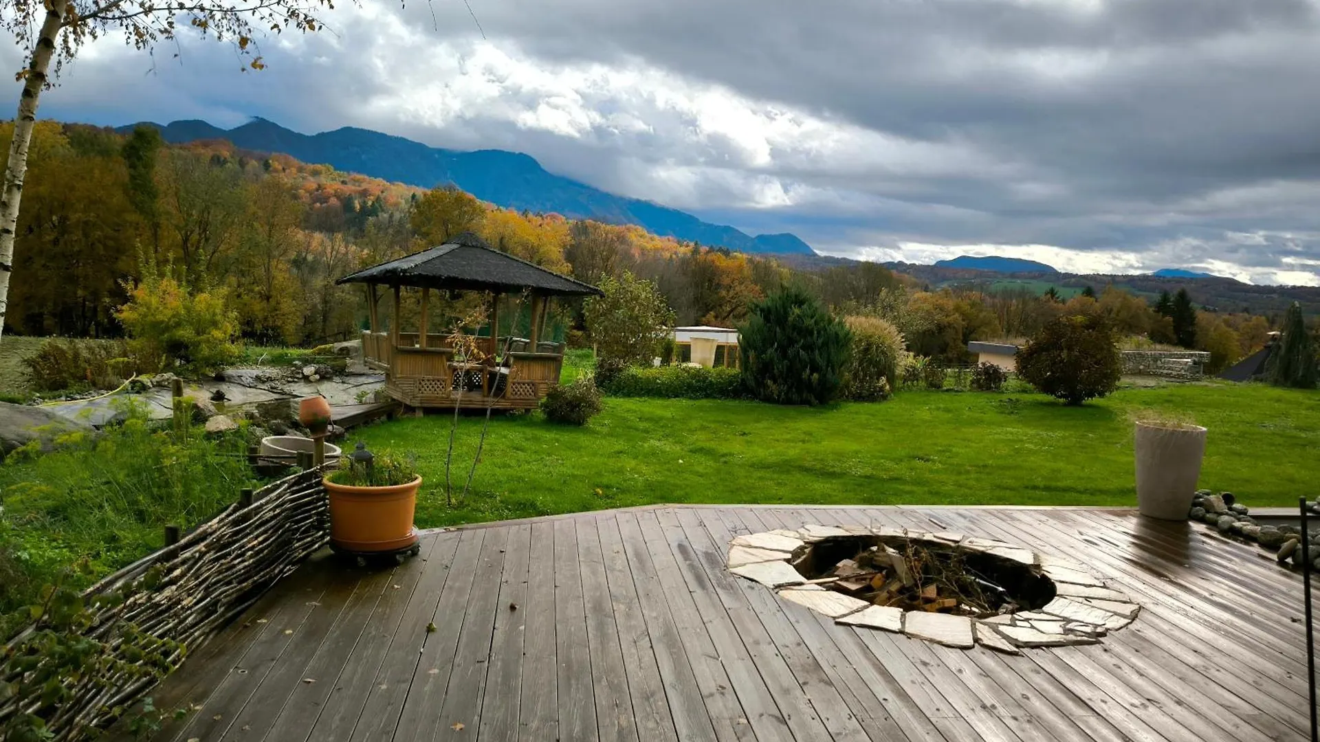 Domaine Les Trois Biches Panzió Groisy