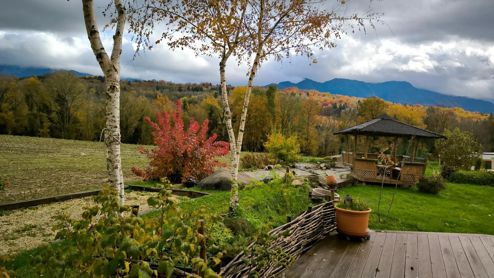 Domaine Les Trois Biches Panzió Groisy